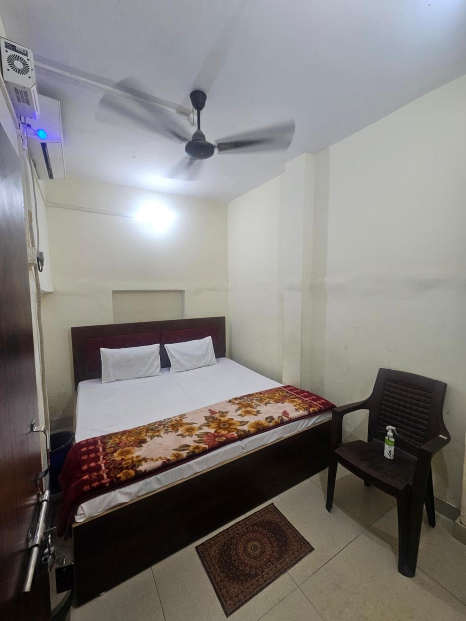 Ramlala Paying Guest House Stay Just 100M From Saryu Ghat, Ayodhya Room photo